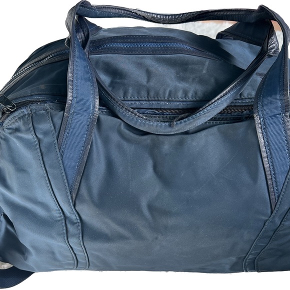 Lululemon *RARE* Navy Blue Duffle Bag - Picture 8 of 14